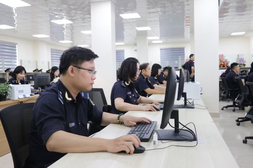 Bãi bỏ 10 thủ tục trong lĩnh vực hải quan, kinh doanh hàng miễn thuế